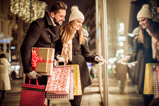 Leveraging Social Media to Engage and Attract Holiday Shoppers